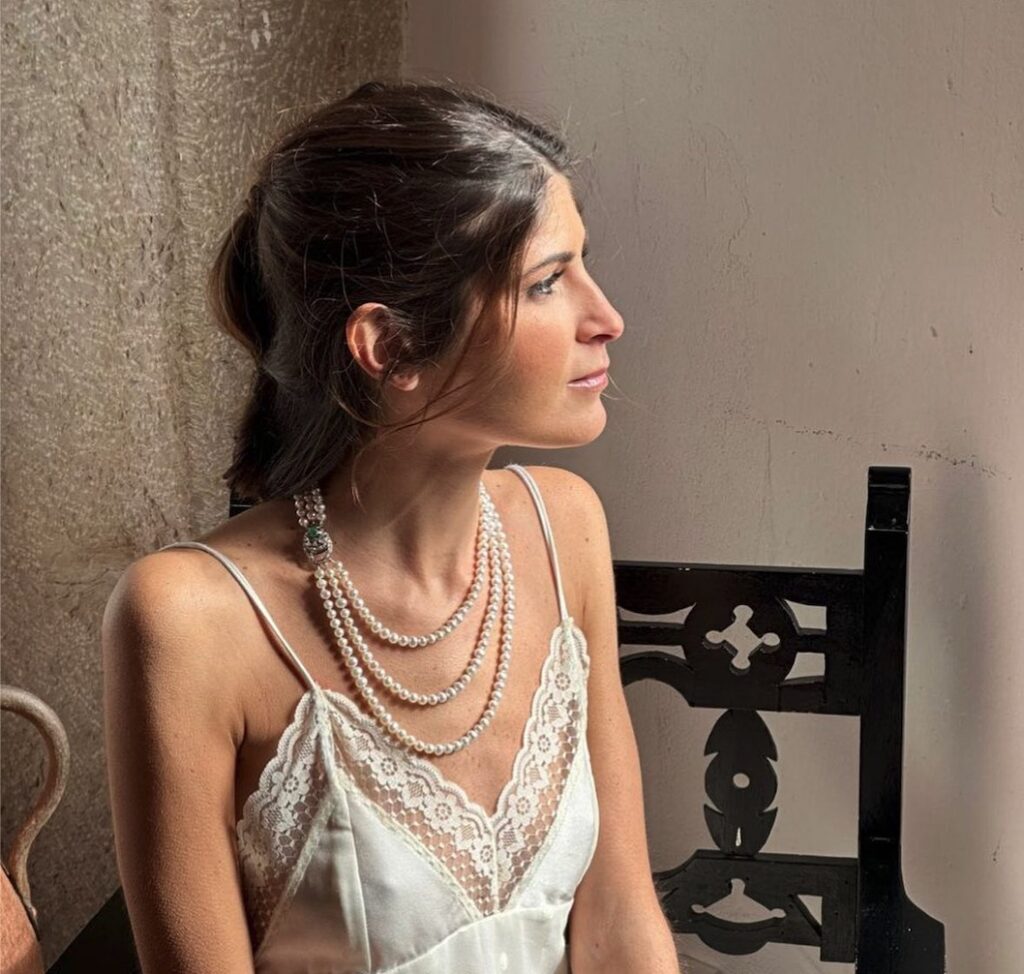Collar-de-Perlas-Broche-de-Oro-blanco-con-Diamantes-y-Esmeralda-en-cabujon-Joyeria-The-Golden-Boy-en-Algeciras-Campo-de-Gibraltar-Cadiz