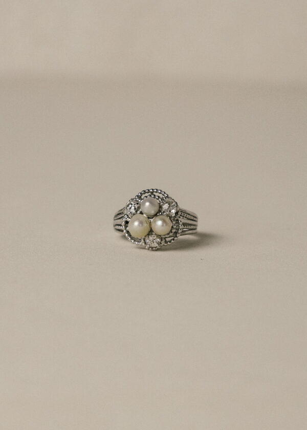 sortija-oro-blanco-18k-perlas-diamantes j203 sortija perlas