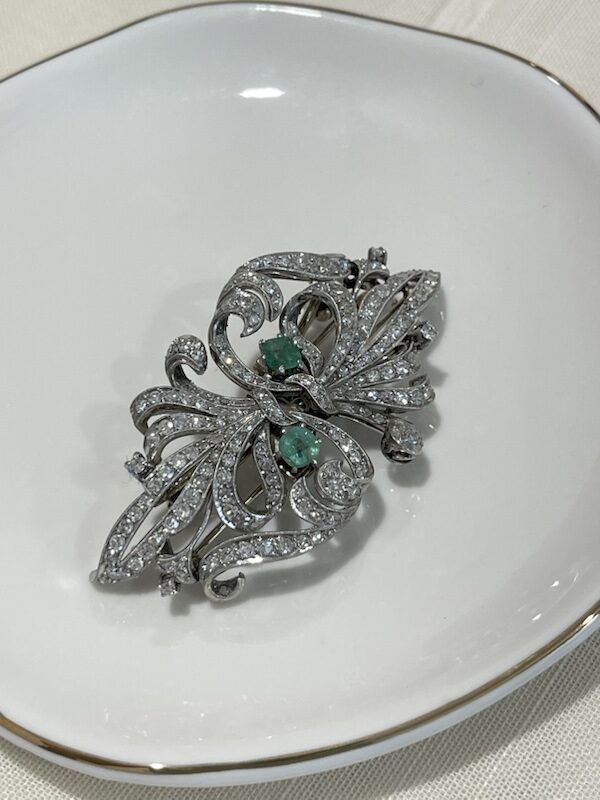 broche-doble-clip-art-deco-art-noveau-platino-diamantes-esmeraldas-coleccion (2) broche doble clip 1920