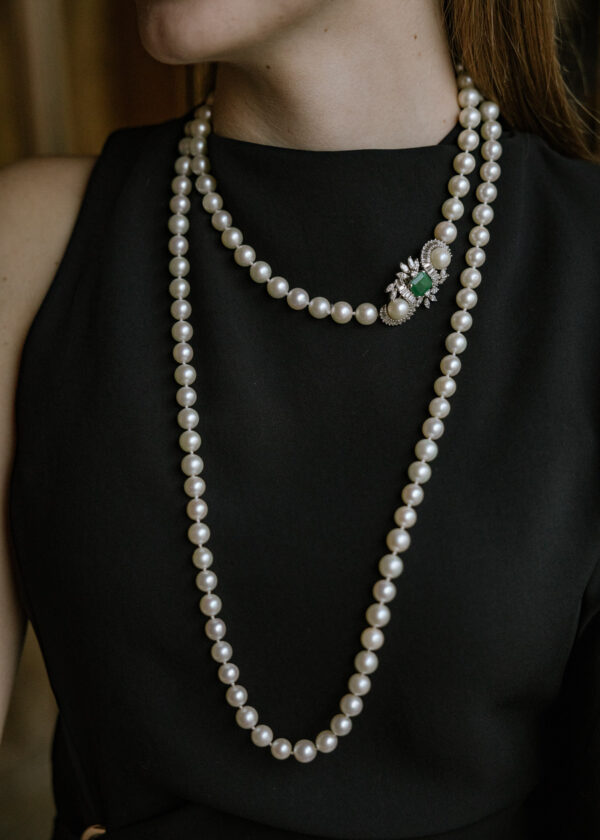 collar-perlas-broche-oro-blanco-14k-diamantes-esmeraldas-baguette (2) collar de perlas con broche de esmeraldas