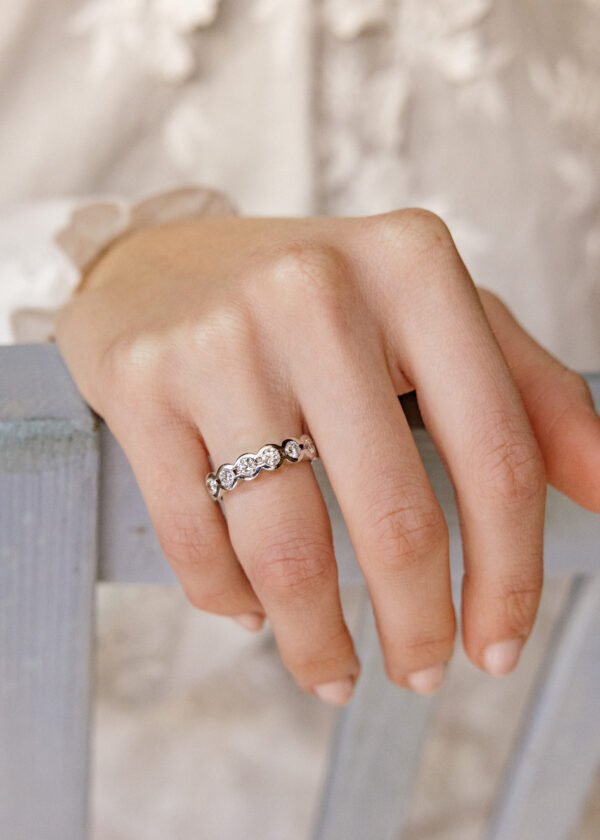 sortija cintillo diamantes